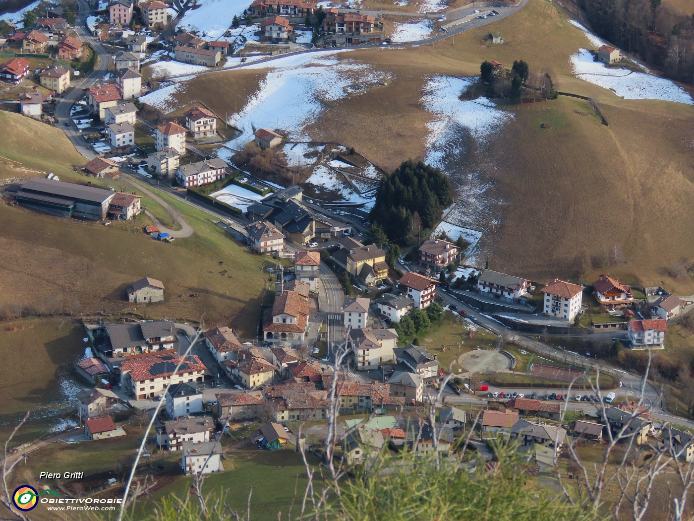 34 Valpiana, in alto il Roccolo.JPG